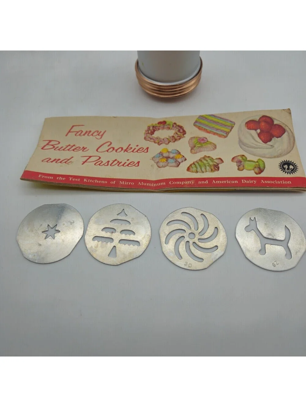 Vintage Mirro Cookie Press w/4 Design Discs & Recipe Booklet